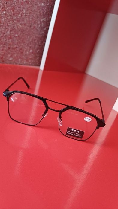 Quyoshda qorayadigan OPTIK ko'zoynak