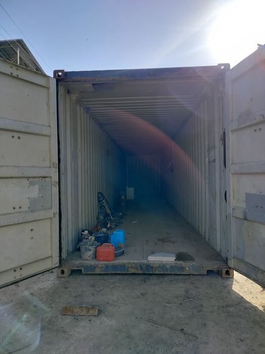 Контейнер морской