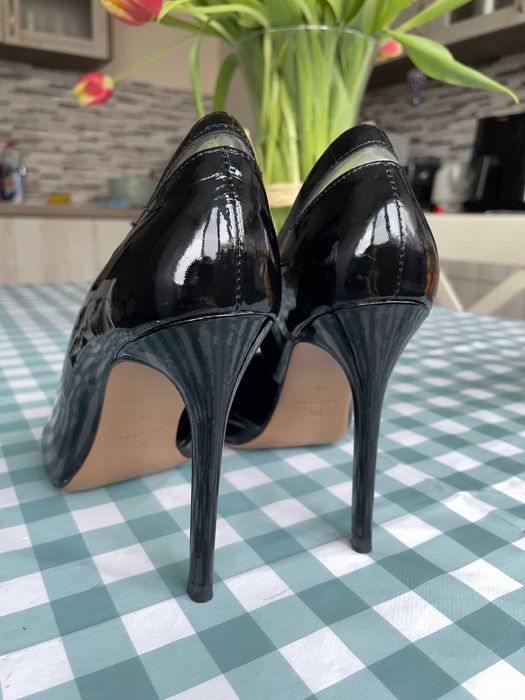 Обувки на ток Basconi – луксозни лачени