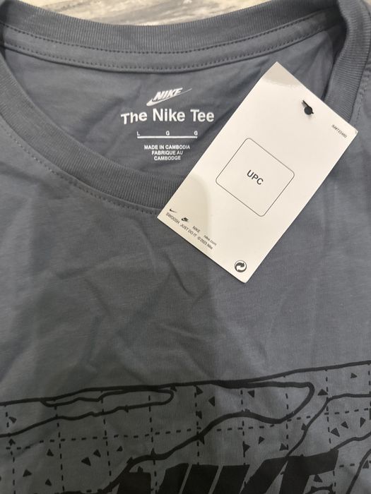 Продавам две тениски Nike оригинални