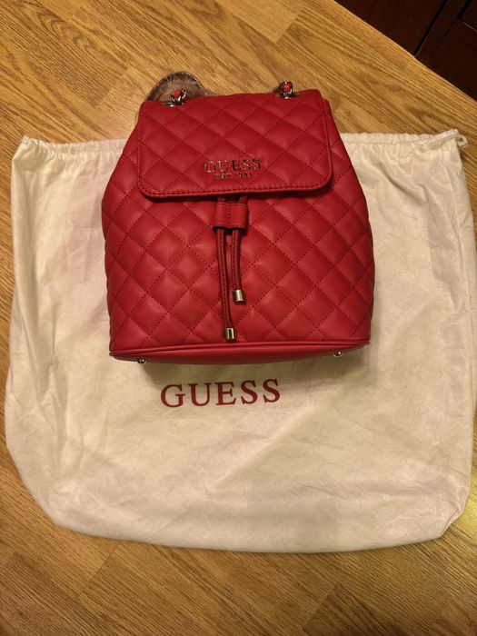 Чисто нова Guess раница