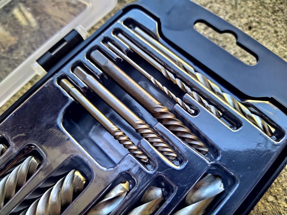 Trusa 12 extractoare suruburi rupte 12 piese burghie metal
