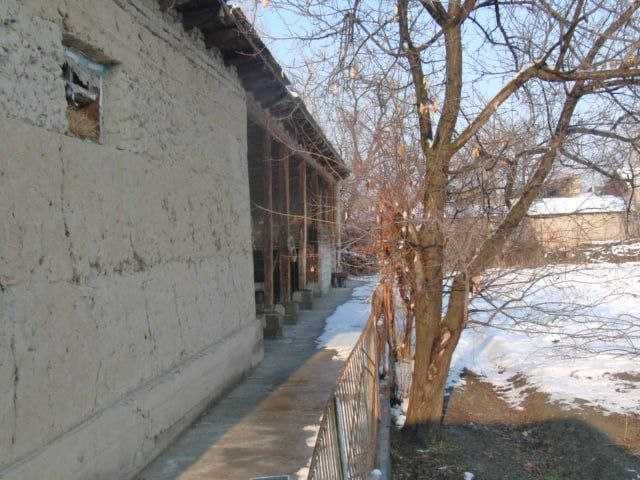 Жомбой шахрида зудлик билан участка сотилади!