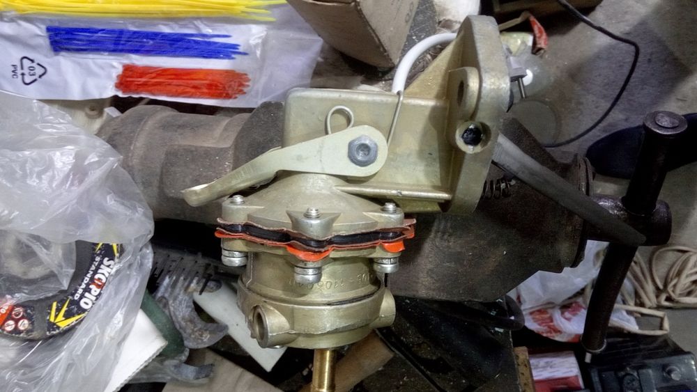 Продаю бензонасос "пекар"