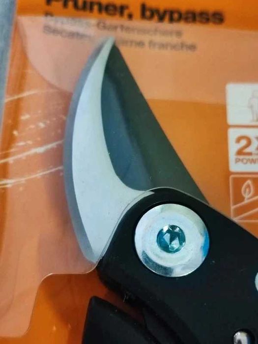 Foarfeca gradina Fiskars Essential bypass nou sigilat