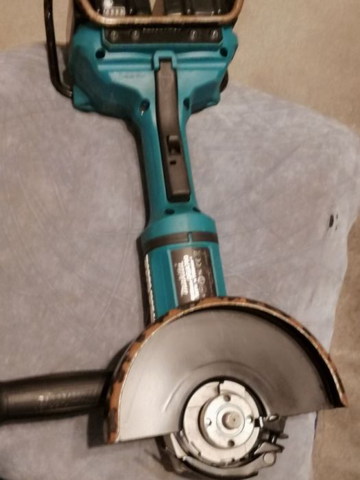 Безчеткова Makita DGA 700