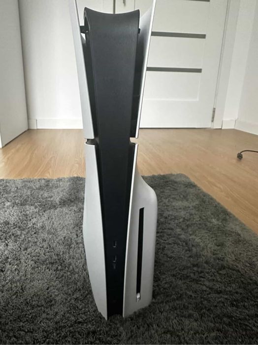 Se vinde ps 5 ca nou este varianta cu disc