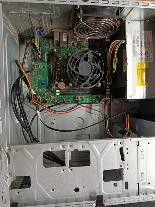 Кейс FUJITSU DDR4 не включается