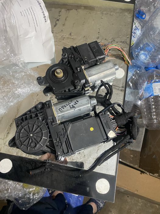 Два броя машинки за ел стъкла