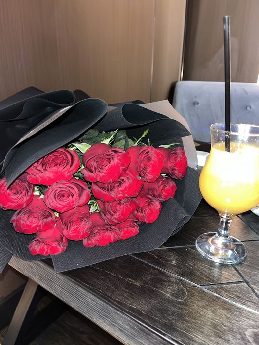 15 красных роз свежие