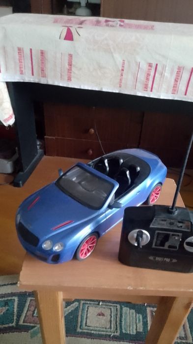 Продам игрушку машинка с пультом