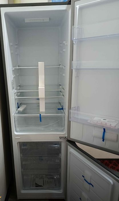 Холодильник сотилади