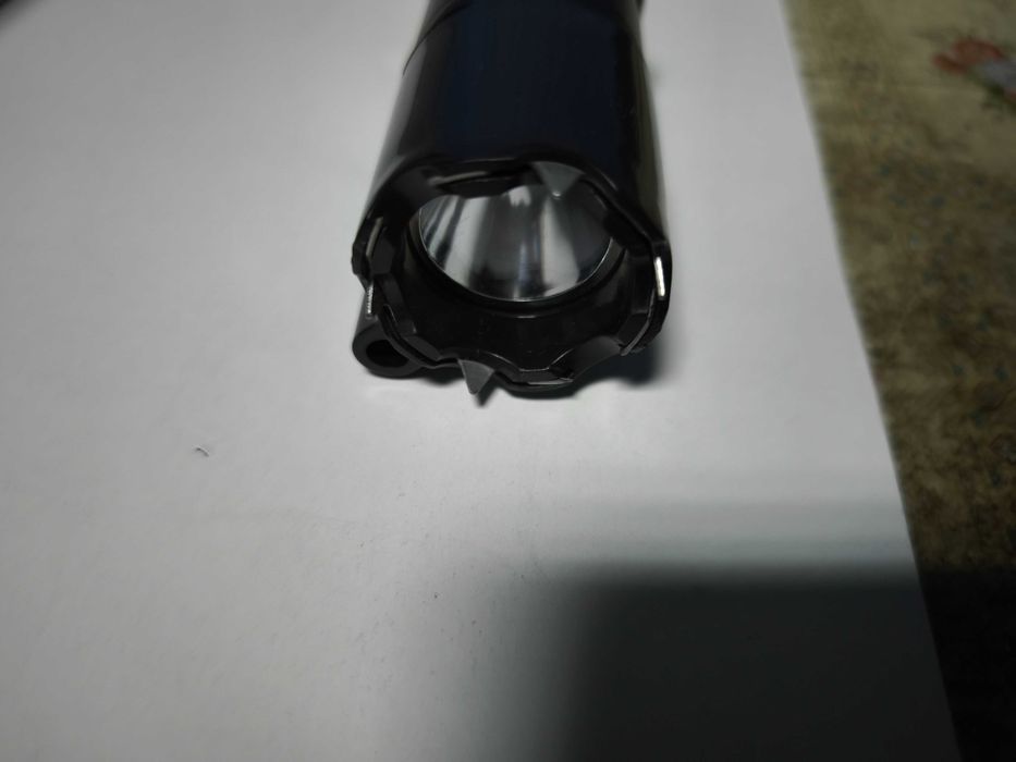 Lanterna cu laser si electrosoc