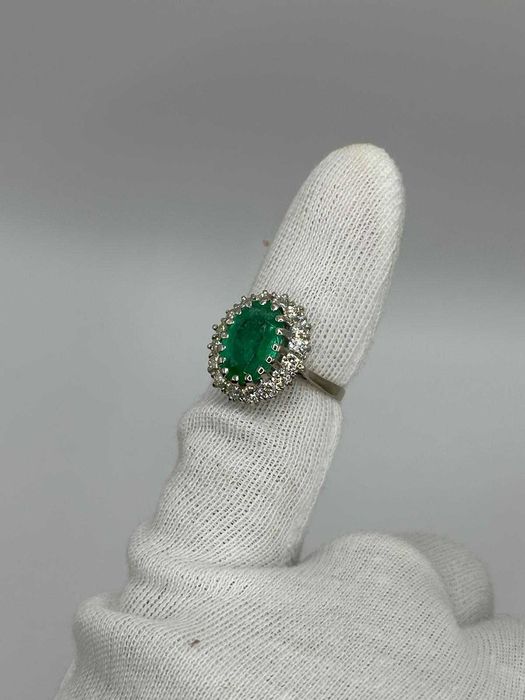 INEL AUR alb 18K + SMARALD Natural =5CT + 16 Diamante =0.80ct -Vintage