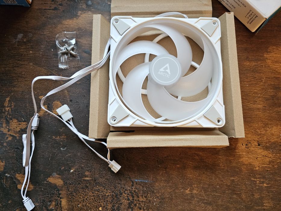 Arctic P14 PWM PST ARGB вентилатори Арктик 140мм  за компютър