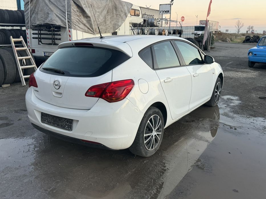 Opel Astra (J) Опел Астра 2010-2018.На части
Двигател 1.4 Бензин, 100к