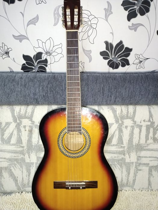 Продам гитару в отличном состоянии