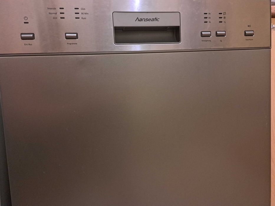 Съдомиялната е с размери 60/83