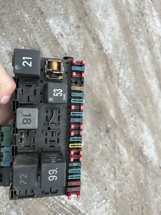 блок предохранителей гольф 3