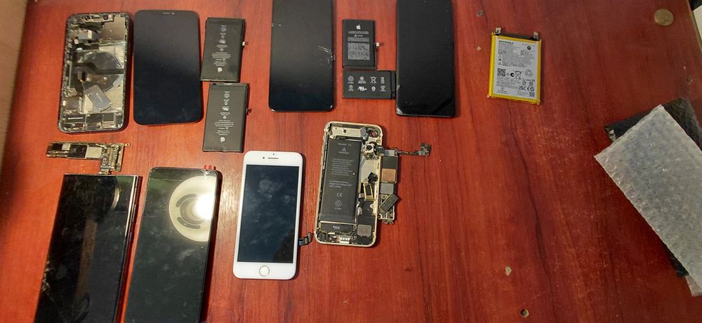 Piese din dezmembrari pt iphone 12/7 display uri pt samsung s 23 ultra, iphone xs max baterii, mai multe in descriere
