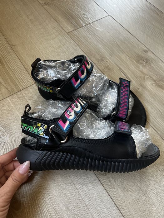 Сандали дамски