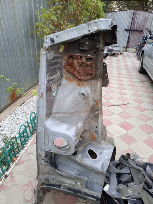 Субаро Легаси 1996 на запчасти