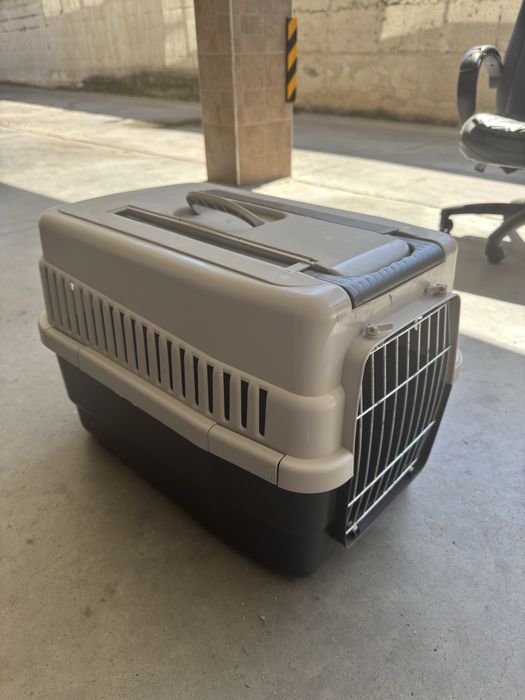 Кутия за кучета или котки