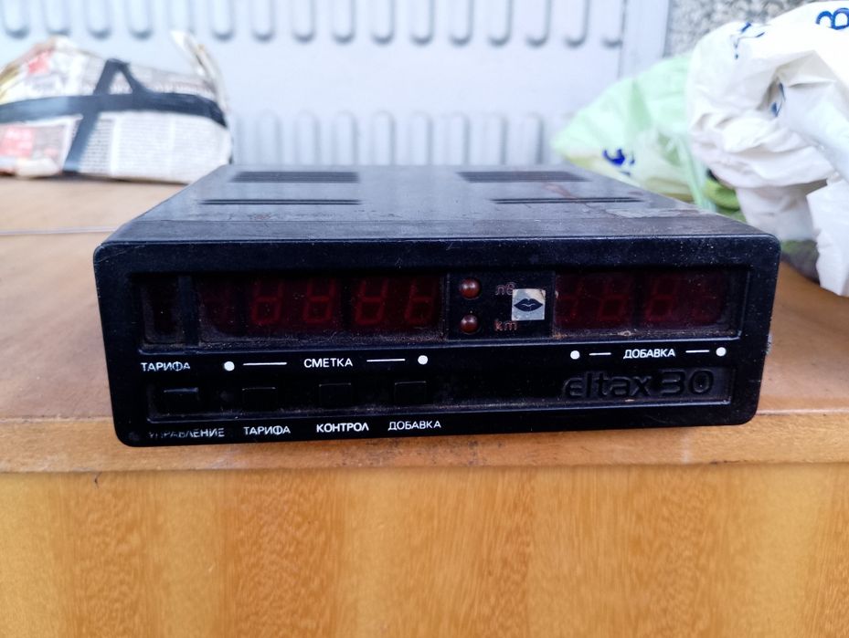 Ретро табела и касов апарат за такси