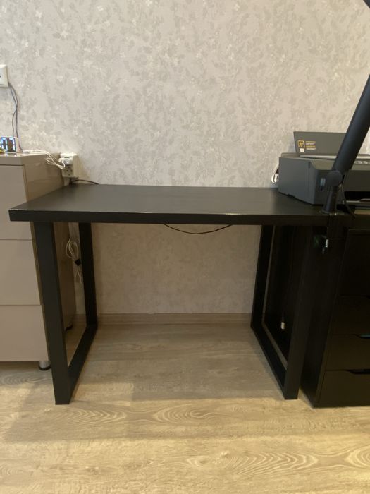 Письменный стол.