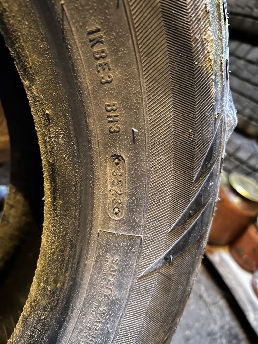 Продам комплект зимних шин 215/60 R16.