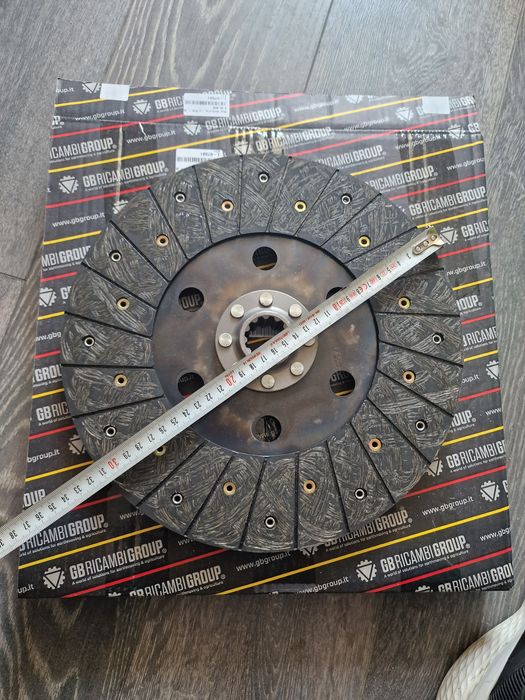 Disc ambreiaj tractor fiat 715 pe original dimensiuni 
Diametru total