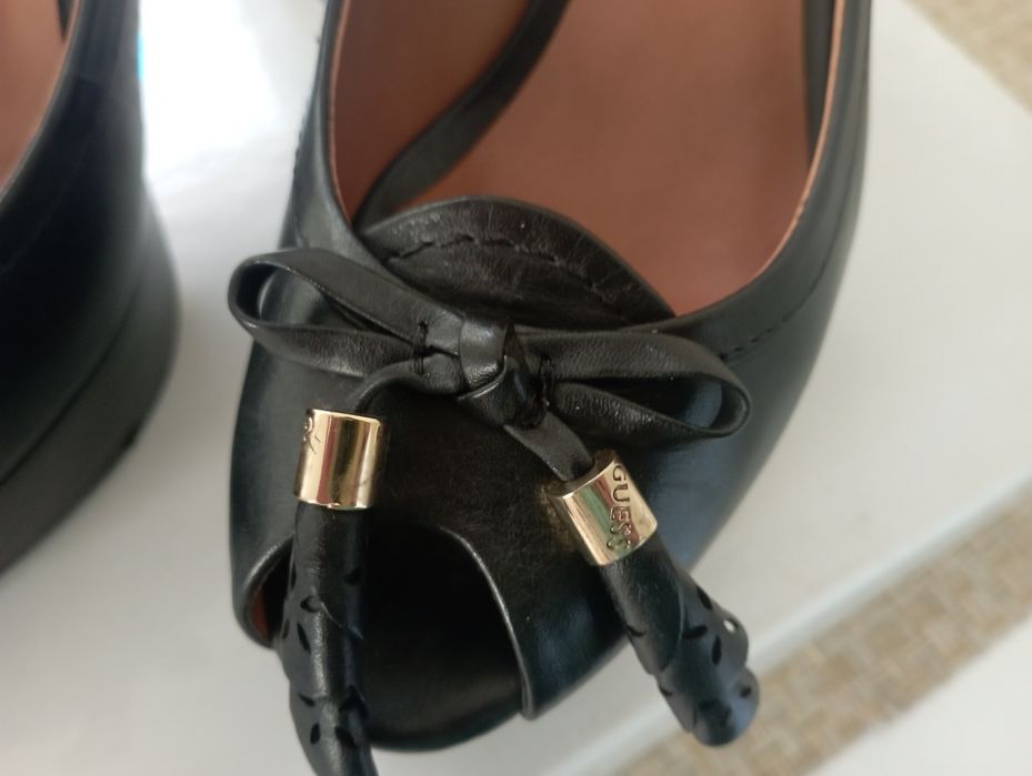 ,оригинални Дамски обувки  GUESS - размер 37