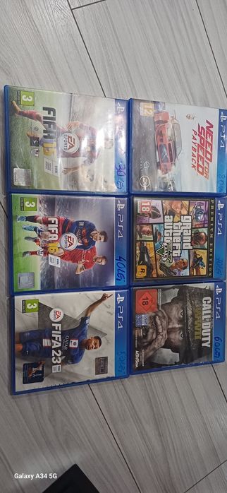 Vând PS 4 - 500 GB + 6 CD uri
