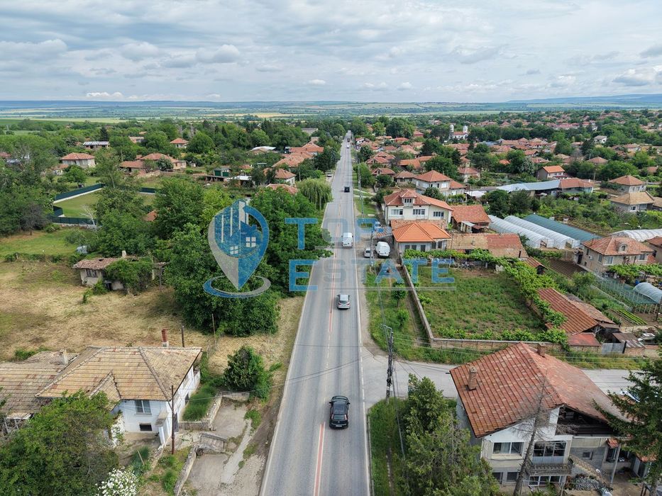 Парцел в регулация на главен път Русе - В. Търново в село Поликраище,
