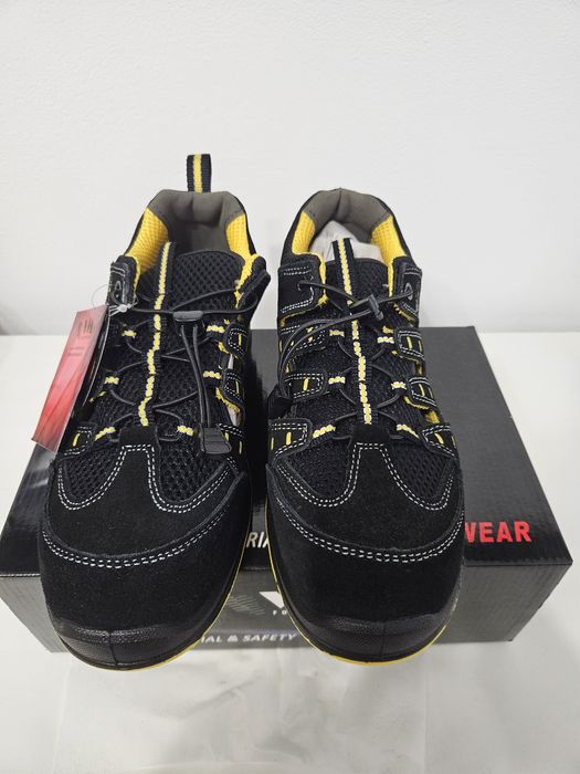 Pantofi lucru cu vârf metalic