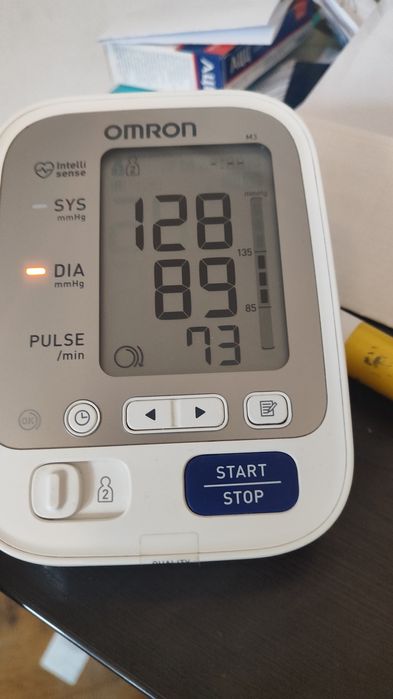 Апарат за кръвно налягане Omron M3