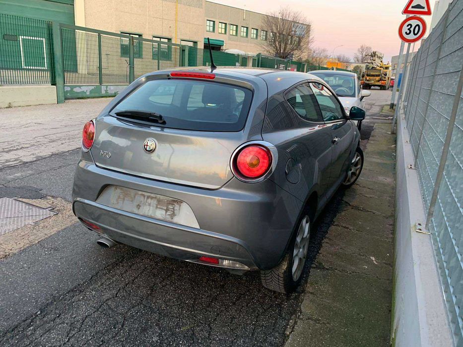 Алфа Ромео мито на части