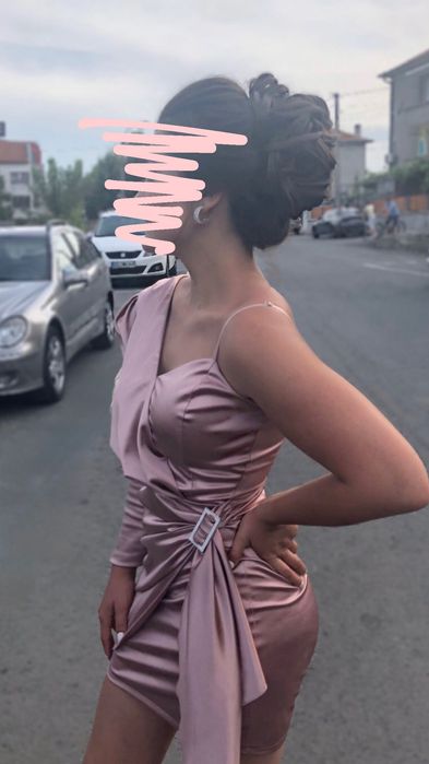 Сатенена рокля в цвят пудра розово