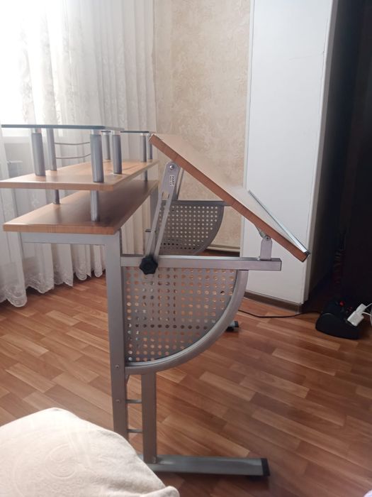 продаётся стол парта для школьников