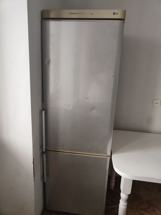 Отдам бесплатно холодильник