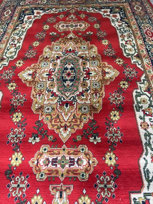 Продаётя ковёр в хорошем состоянии