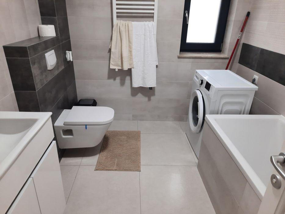 Inchiriez apartament
