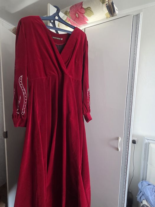 Продаю платье в отличном сост