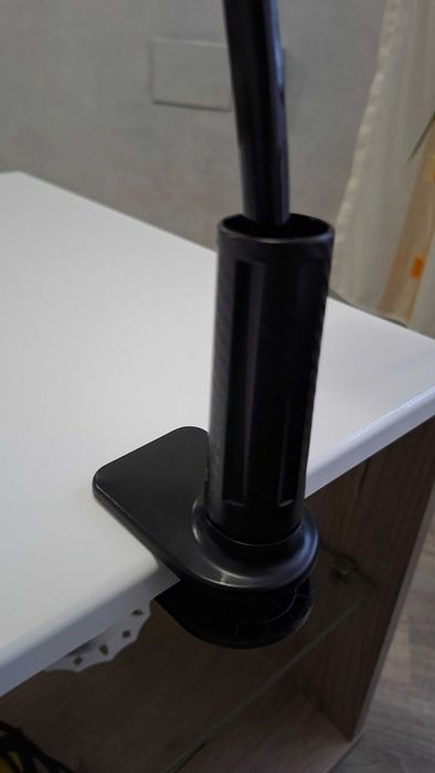 Стойка за телефон с дълго гъвкаво рамо.