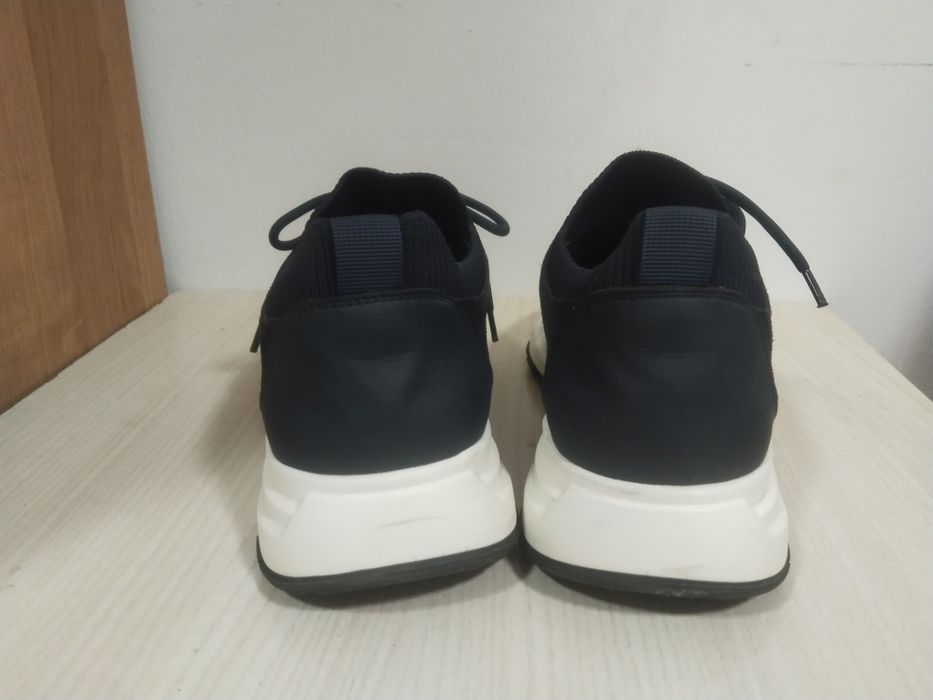 Продам кроссовки Loro Piana Week End Walk