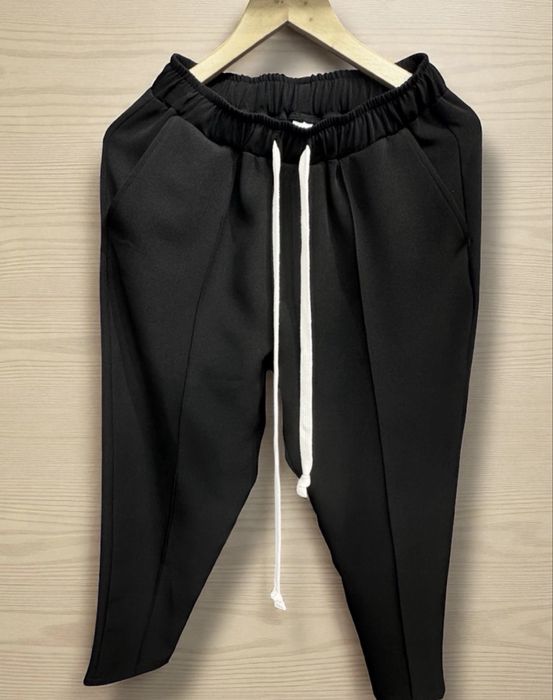 Pantaloni barbatesti cu dantelă