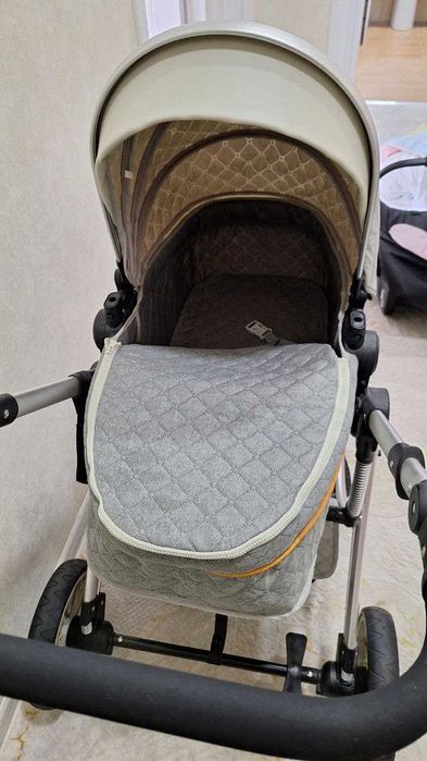 Детская коляска в отличном состоянии чистая