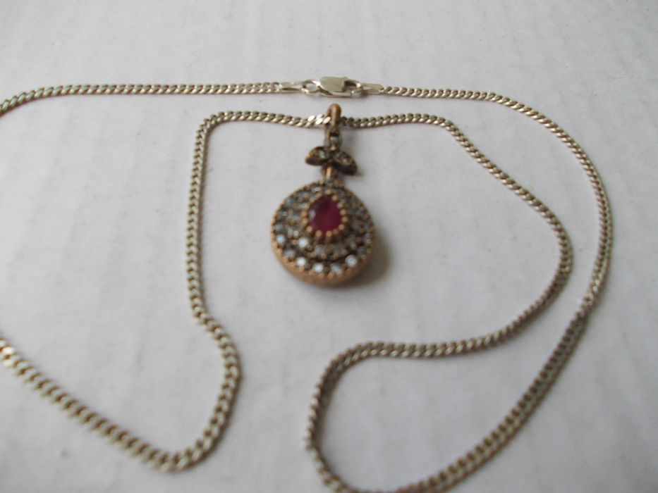 Lant si medalion pandantiv vechi din argint cu pietre