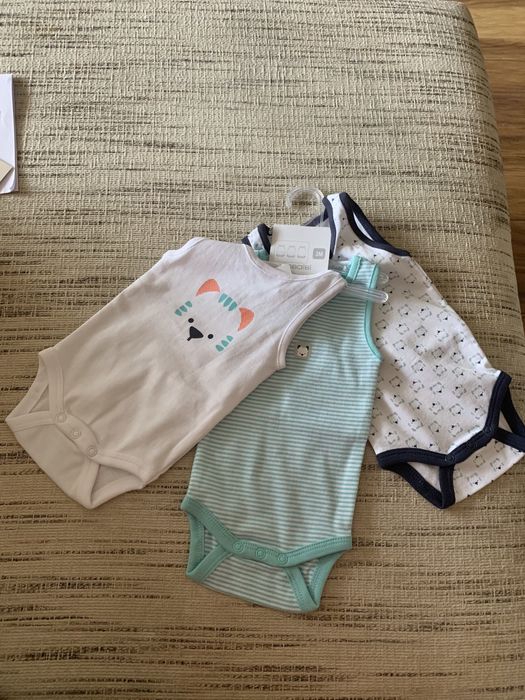 Комплект от 3 броя бодита 1-3 месеца Okaidi