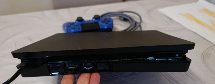 PlayStation 4 de vânzare